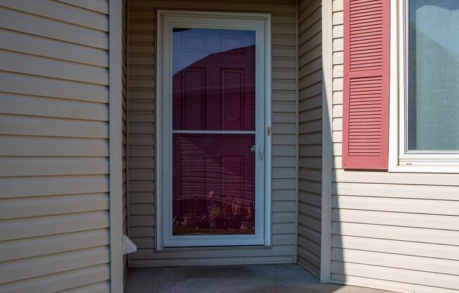 3 Bedroom and 3 Bathroom Duplex. Available to Rent July 15th