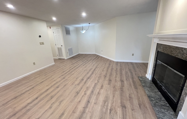 295 W WYOMING AVE