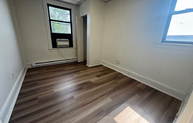 2 beds, 1 bath, 820 sqft, $1,429, Unit 7239 Penn Ave. #3B