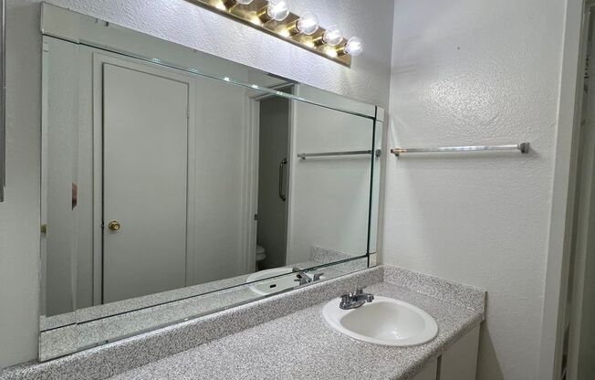 3 beds, 2 baths, 1,231 sqft, $1,515, Unit 1101