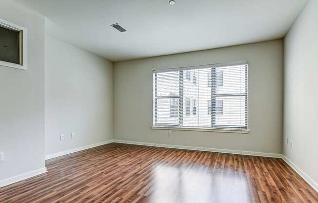 Livingroom with hardwood floors and a large window at The View at Old City, Philadelphia