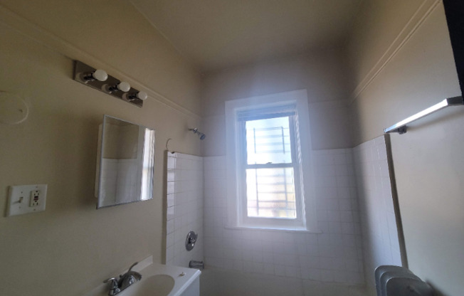 1643 W 80 ST