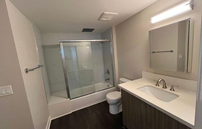 2 beds, 1 bath, 930 sqft, $3,250, Unit 13309-301