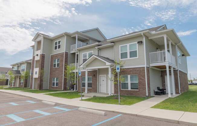 Exterior view at the Crossing at Grove City Apartments in Grove City, OH