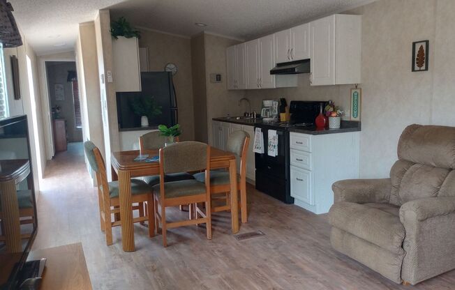 2 beds, 1 bath, 624 sqft, $795, Unit 831