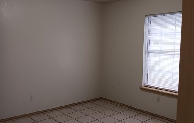 2 beds, 2 baths, 1,006 sqft, $875, Unit 80