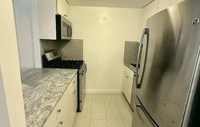 Spacious Studio in Boutique Condo