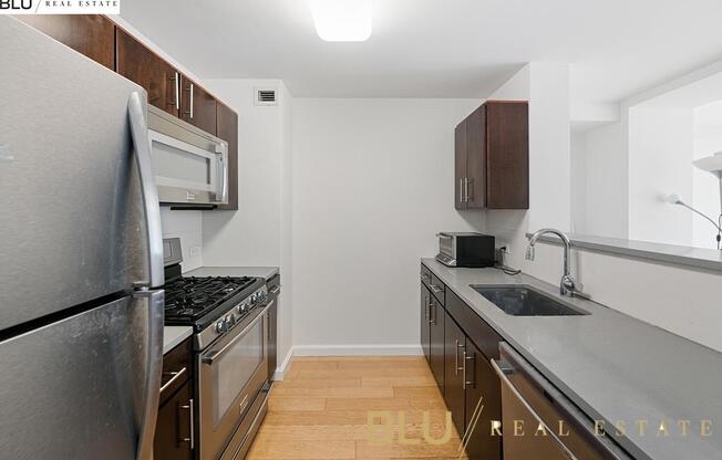 535 W 52 ST