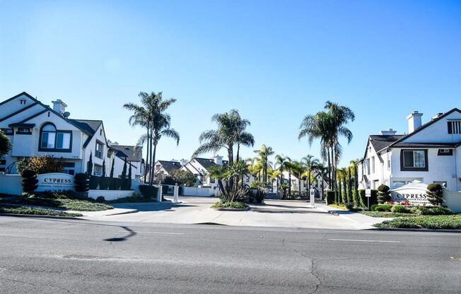 2 Bedroom 2 Bath Condo with attached garage!