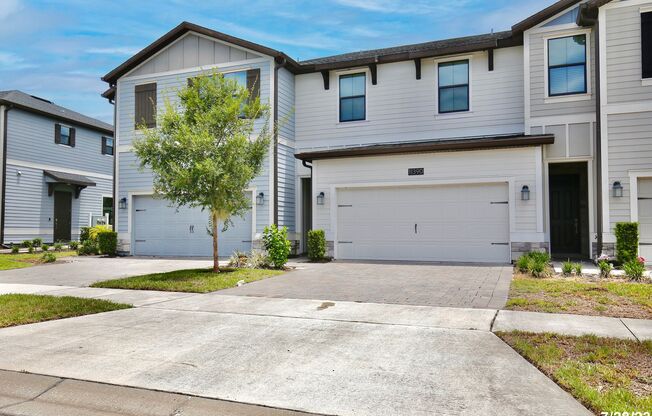 Modern 3/2.5 Spacious Townhome with a 2 Car Garage in the Desirable Trails at Moss Park - Orlando!