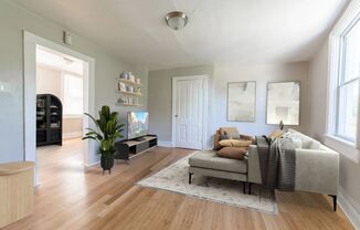 *AVAILABLE NOW* Super Affordable & Renovated 3 Bedroom Town House in the South Side Slopes!