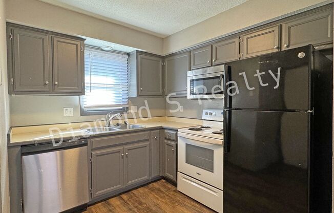 2 beds, 1 bath, 941 sqft, $875, Unit A