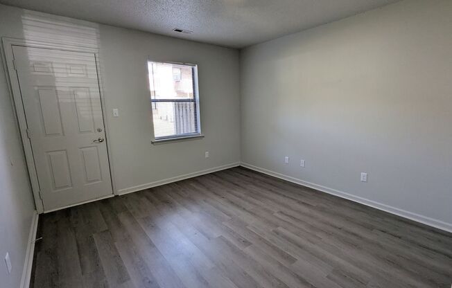 2 beds, 1 bath, 855 sqft, $1,049, Unit 3370-02