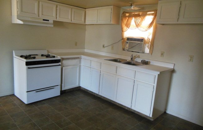 4 beds, 1 bath, $1,675