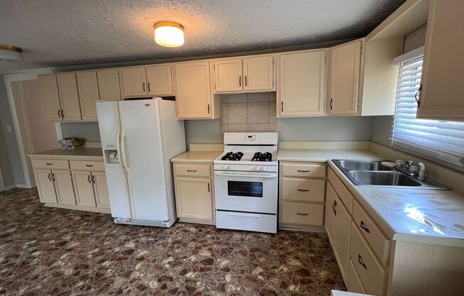 2 beds, 1 bath, $1,750