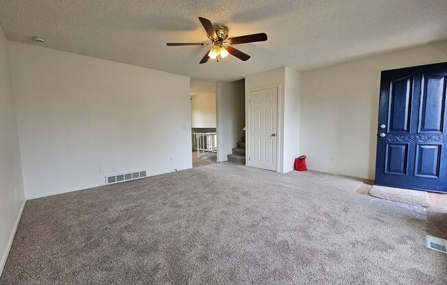 Lovely Aurora Tri-Level 4 Beds w/ New Paint, Carpet, Blinds, Huge Fenced Yard