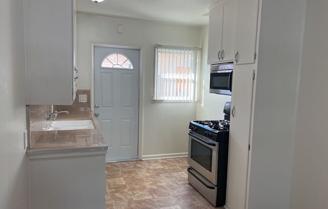 1 bed, 1 bath, 700 sqft, $2,095, Unit 35402