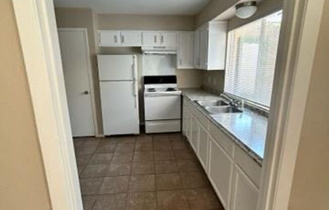 3 beds, 2 baths, 1,350 sqft, $2,055, Unit 3-1623-B