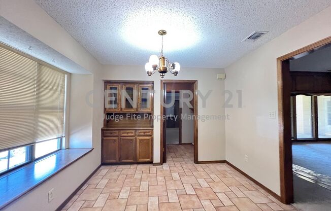 Spacious 4/2.5/2 Situated on Cul-De-Sac in Carrollton For Rent!