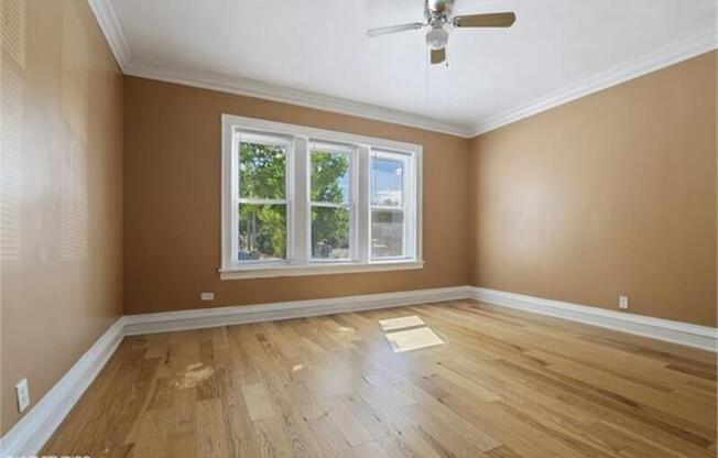 1140 W 77 ST