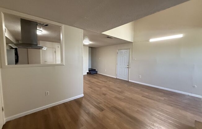 Spacious 2 story Unit near Richland College!
