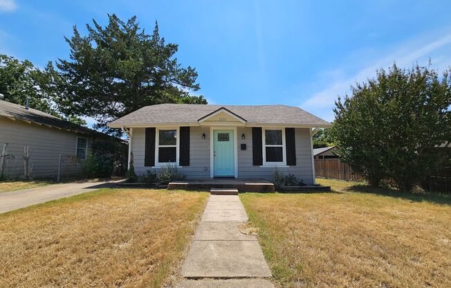 Charming 3 bed, 2 bath home 1bed room guest house with bath