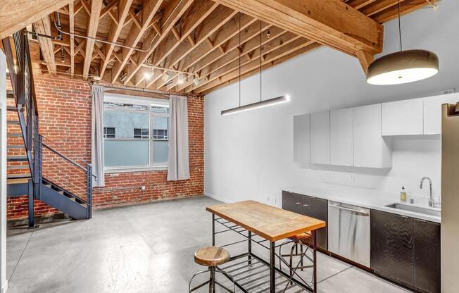 2 beds, 1.5 baths, 1,340 sqft, $4,700, Unit 110