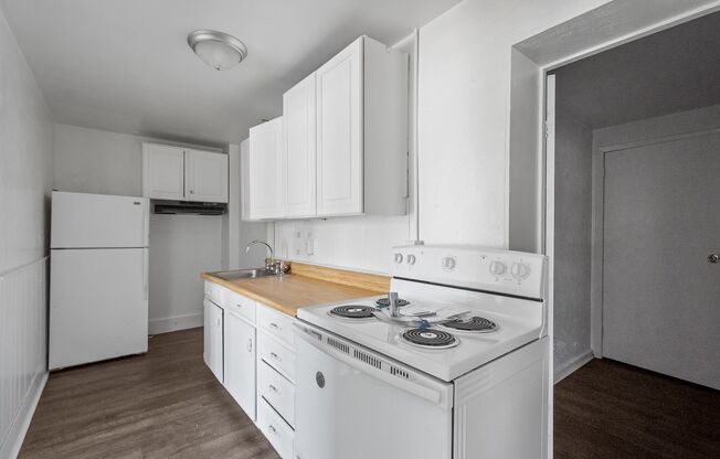 2 beds, 1 bath, 800 sqft, $899, Unit 103 W Lincoln Ave #9