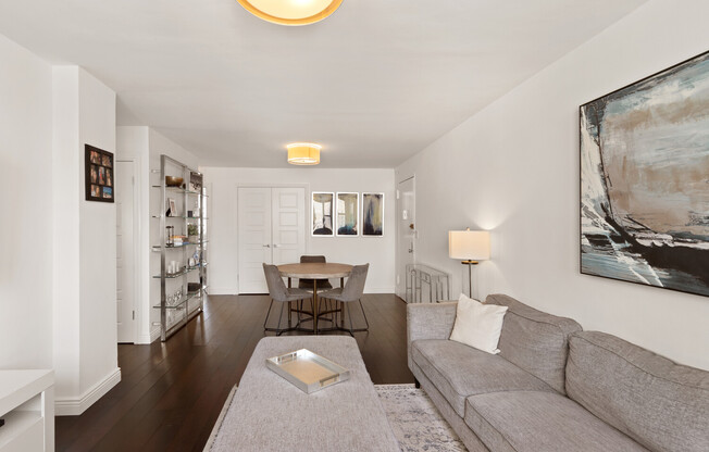 2 beds, 1 bath, $6,500, Unit 17D