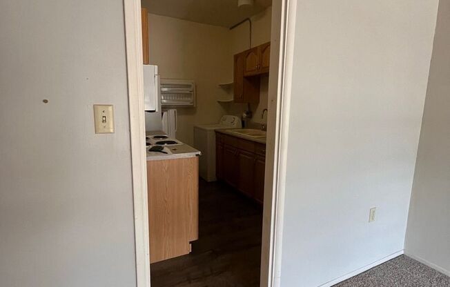 2 beds, 1 bath, $900