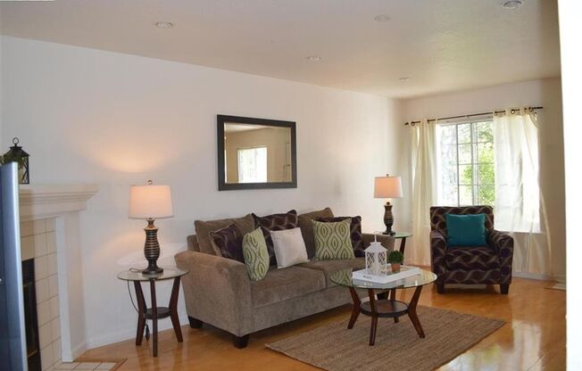 COMING SOON! $3,500 / 3BR - 1383 S.F. GORGEOUS FREMONT TOWNHOME IN ARDENWOOD