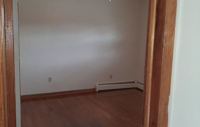 2 beds, 1 bath, 903 sqft, $1,250, Unit B-1