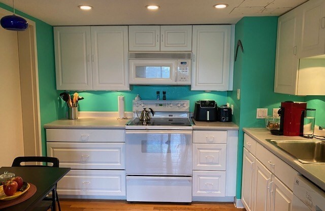 1 bed, 1 bath, 947 sqft, $3,450, Unit 711
