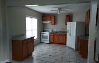 3 beds, 1 bath, 1,100 sqft, $1,295, Unit 341 Lexington Ave 1