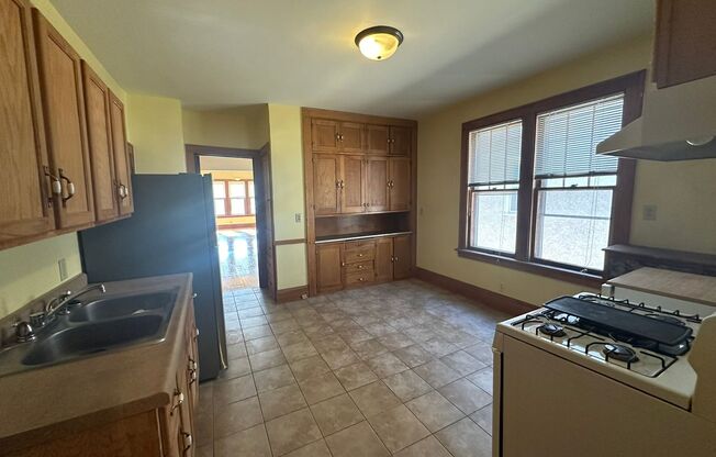 3 beds, 1 bath, $1,695