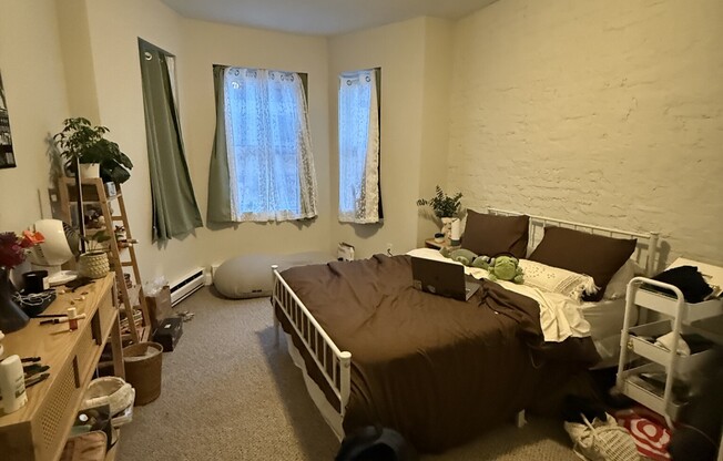 1 bed, 1 bath, $3,200, Unit 201
