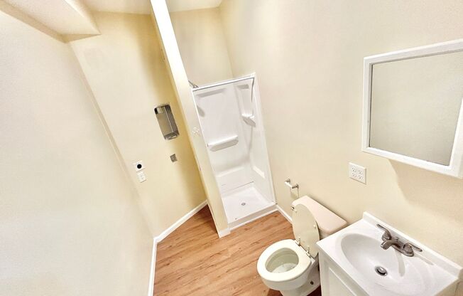 1 bed, 1 bath, 272 sqft, $1,100, Unit 2E