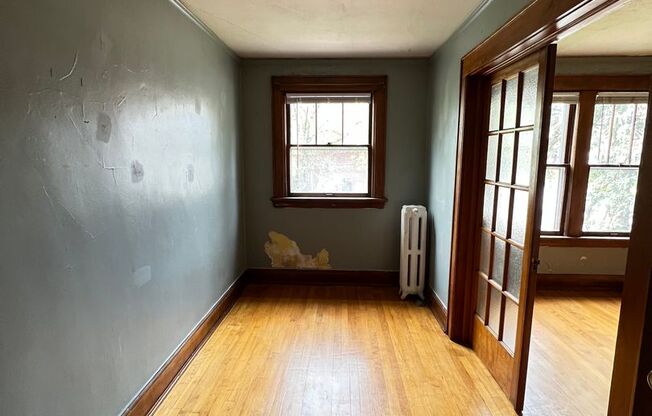 4 beds, 1 bath, $1,775, Unit 1732 E 5th Street