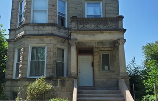 1849 S DRAKE