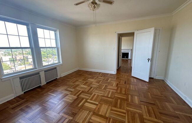 1 bed, 1 bath, 768 sqft, $1,400, Unit Royal York 807