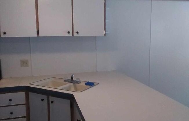 2 beds, 1 bath, $795, Unit 11