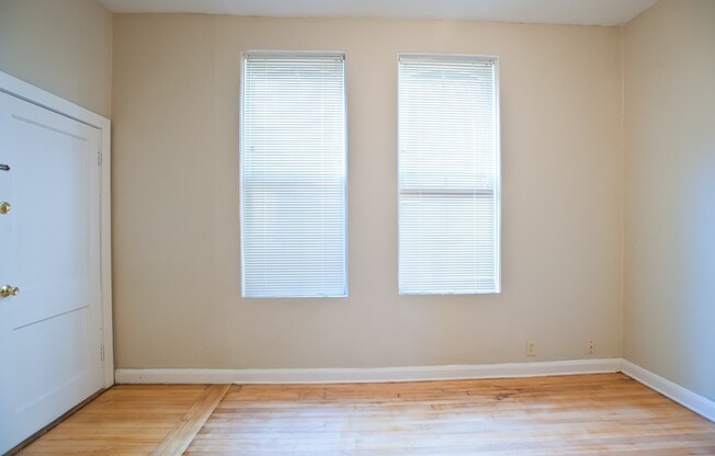 $1245 – 1 BR, 1 BA, Heat, HWF, 15 ft Ceilings- 1665 N Humboldt