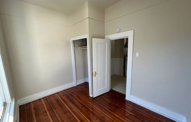 3 beds, 1 bath, 1,250 sqft, $2,500, Unit 1233 Star St. - Upstairs