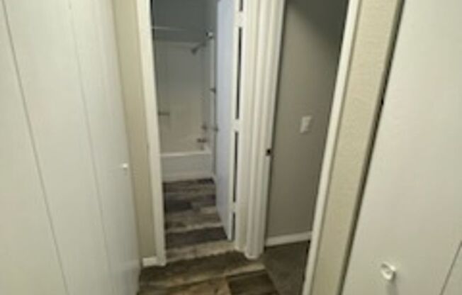 2 beds, 2 baths, 856 sqft, $920, Unit 2827-1805