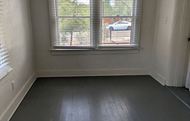 2 beds, 1 bath, $1,300