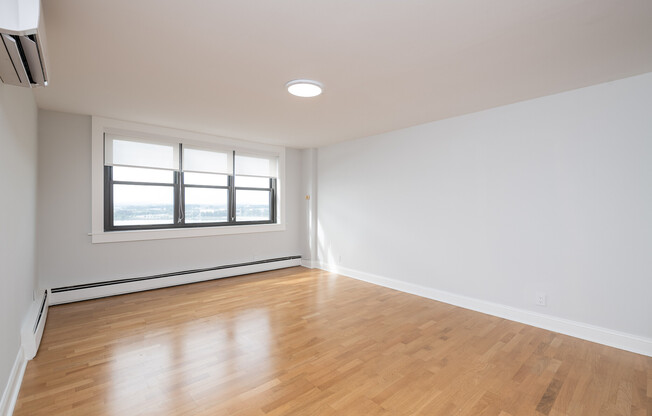2 beds, 1 bath, 776 sqft, $3,650, Unit 12C