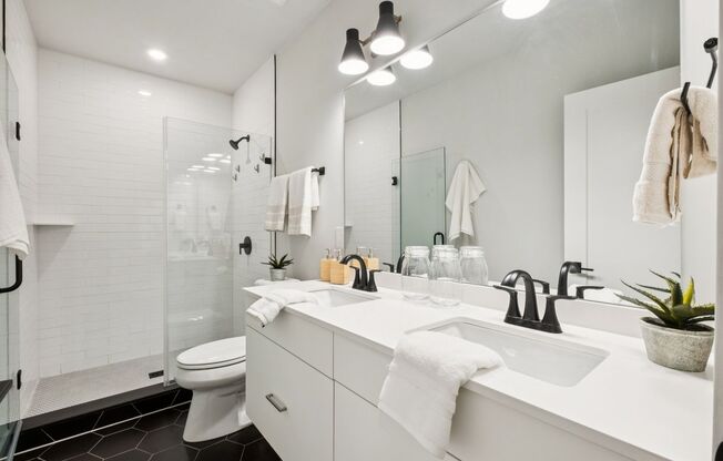 2 beds, 1 bath, 779 sqft, $1,750, Unit 105