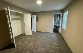 2 beds, 1.5 baths, 920 sqft, $750, Unit B