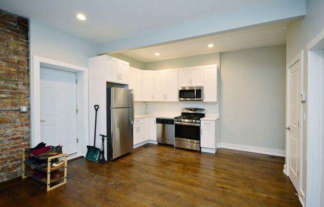 Cozy Renovated 1 Bedroom in West Town
