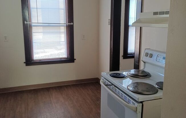 2 beds, 1 bath, 1,300 sqft, $1,900, Unit 1st Floor